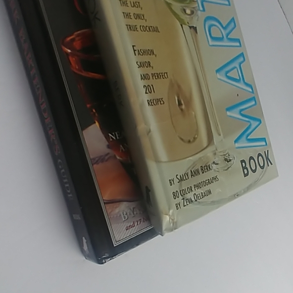 The Martini Book/New York Bartenders Guide Book - Picture 6 of 6